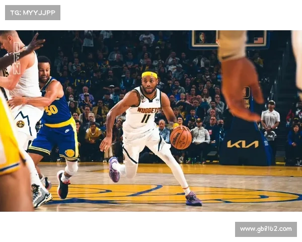 布朗如何在关键比赛中通过战术调整与个人表现扭转战局