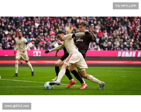 拜仁对阵圣保利前进行不公开训练 备战状态引发关注